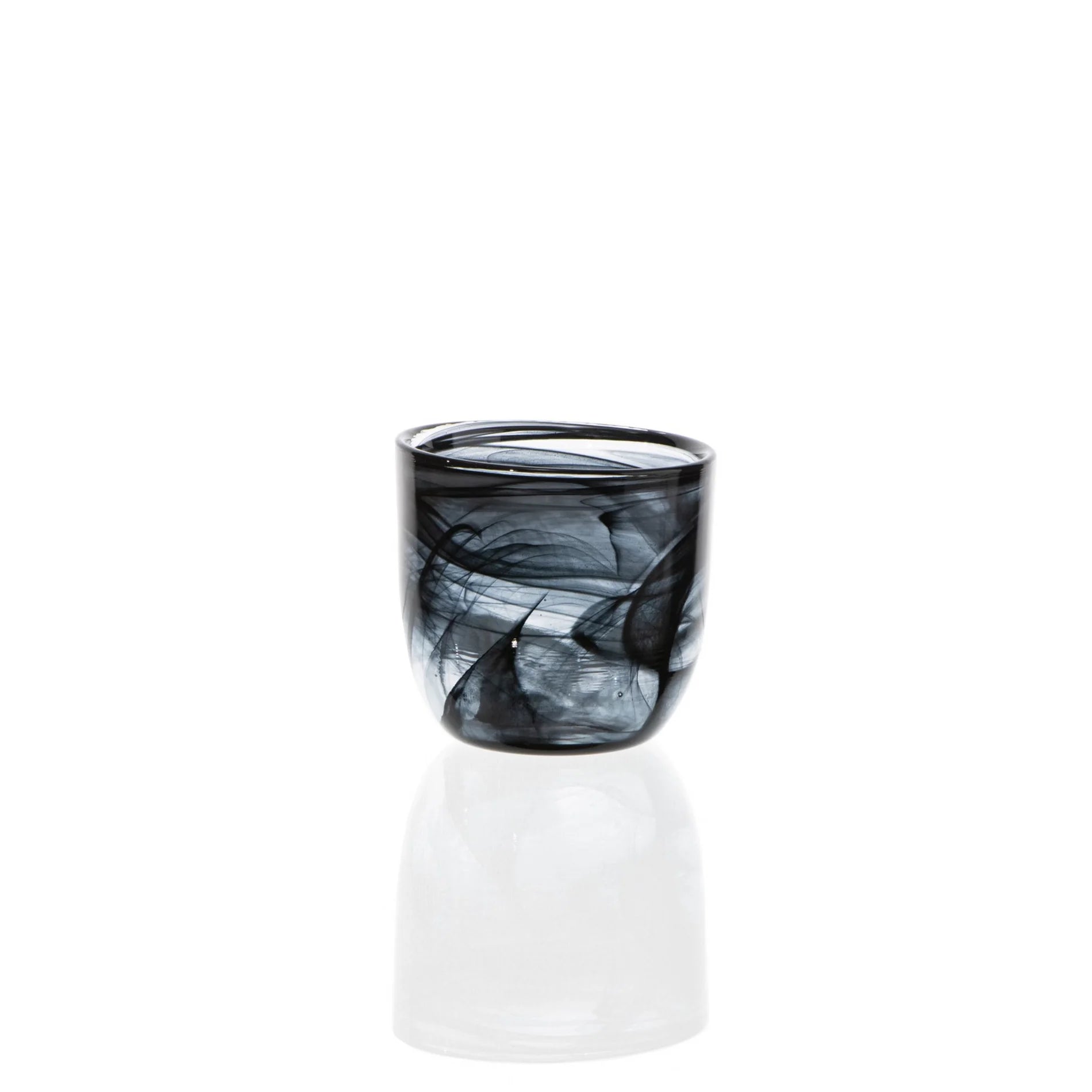 Seleo Atlas Midnight Black short tumbler, handcrafted recycled glass for luxury hospitality in Kuwait - كوب سيلو أطلس القصير بلون ميدينايت بلاك الفاخر، زجاج يدوي معاد تدويره للضيافة الراقية في الكويت - Elegant smoky glass for modern table setting