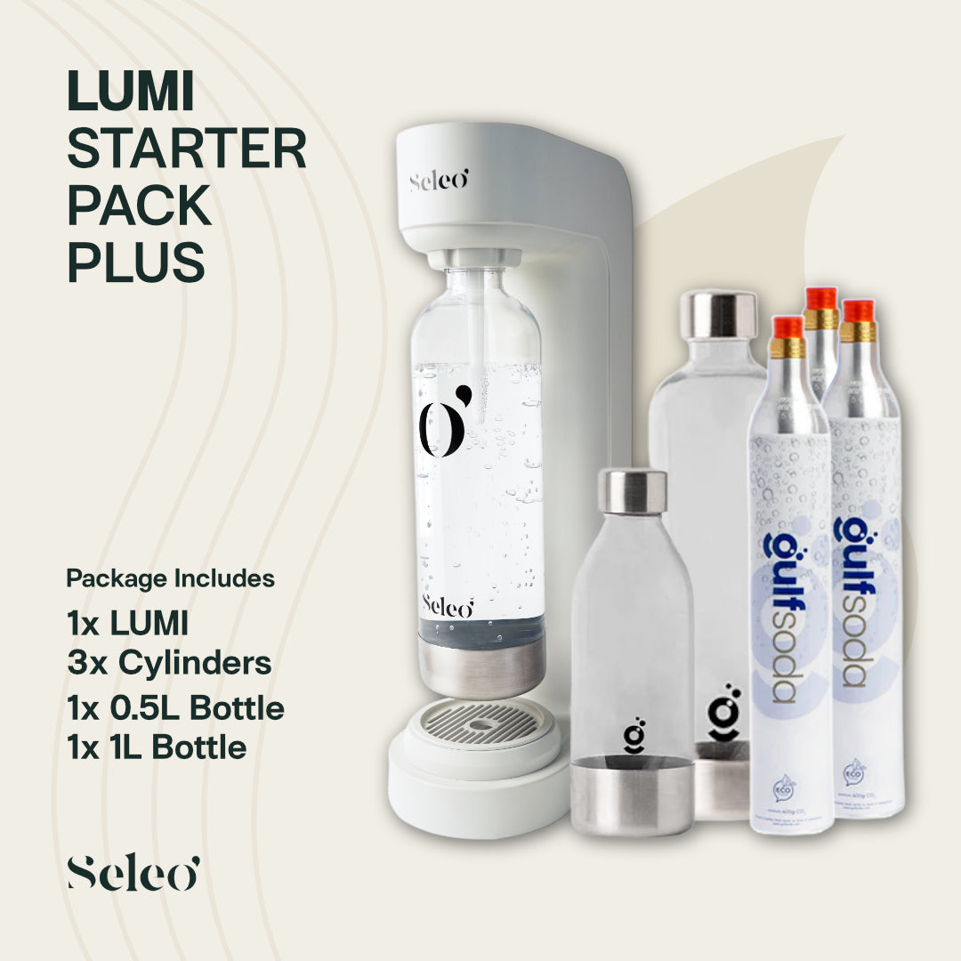 Seleo Lumi Starter Pack Plus in matte white, ultimate home soda maker bundle including 3 CO2 cylinders and multiple PET bottles for best value in Kuwait.
باقة سيلو لومي بلس (Seleo Lumi Plus) المتكاملة باللون الأبيض: تشمل 3 أسطوانات غاز وزجاجات أحجام مختلفة. العرض الأكبر توفيراً لصنع الصودا في الكويت