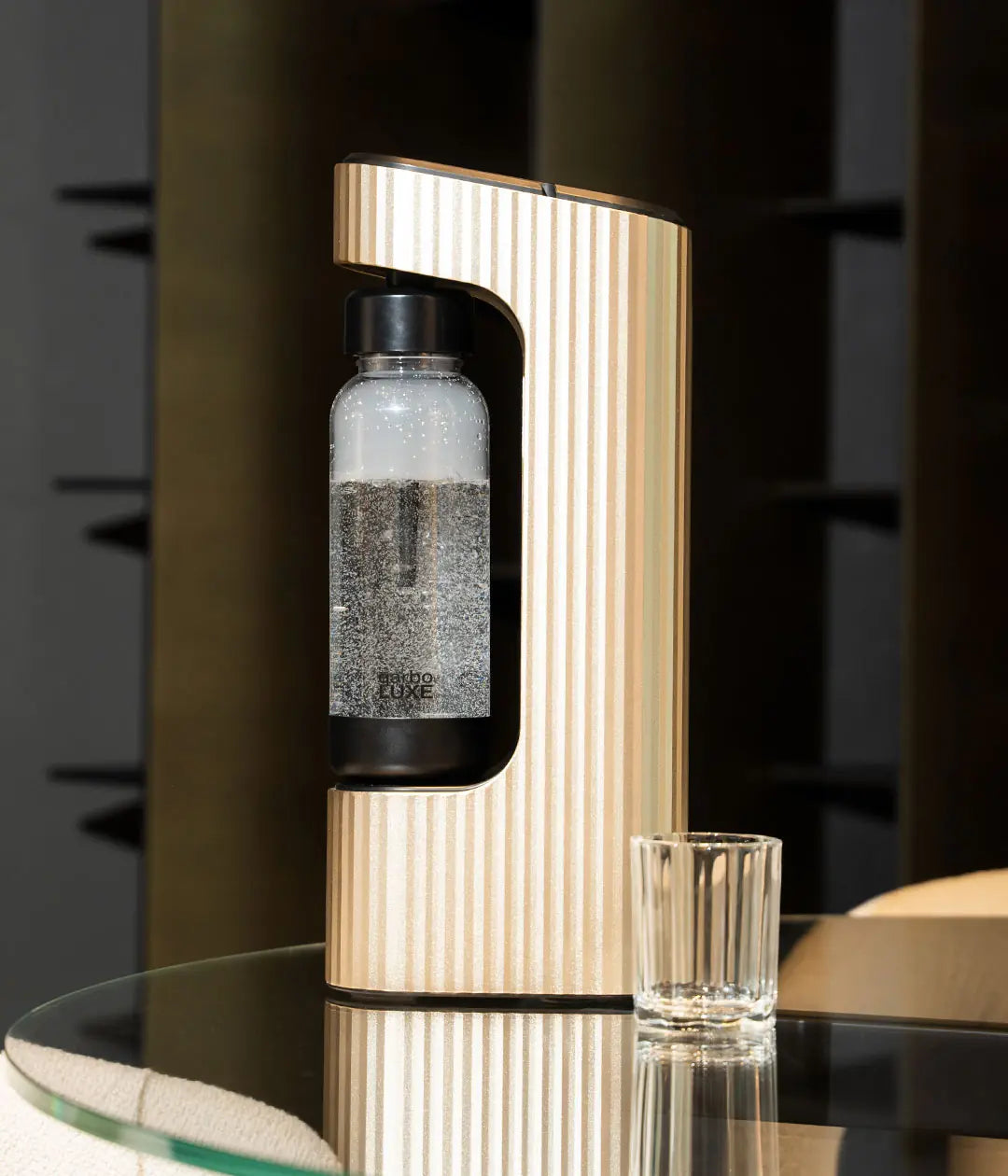 Luxury Seleo Qarbo Gold beverage maker with Italian design for elite homes in Kuwait - ماكينة كاربو الذهبية الفاخرة بتصميم إيطالي عصري، لمسة من الرفاهية الملكية لضيافتك ومنزلك في الكويت - The pinnacle of style and hydration