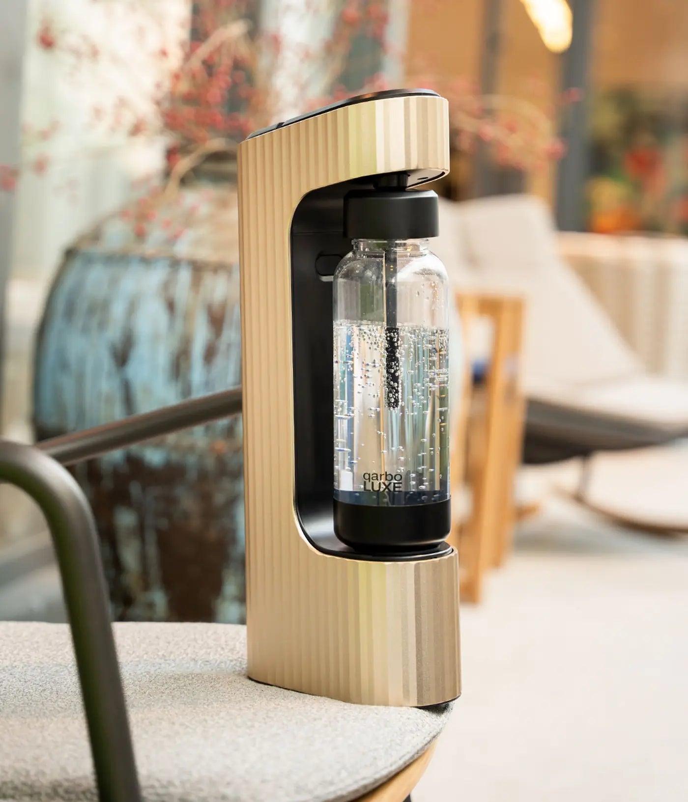Qarbo Gold luxury beverage maker, the ultimate refreshment for chalets and outdoor gatherings in Kuwait - جهاز كاربو الذهبي الفاخر، رفيقك الأمثل للانتعاش في الشاليهات والجلسات الخارجية الراقية في الكويت - Elegant Italian design for a sparkling lifestyle