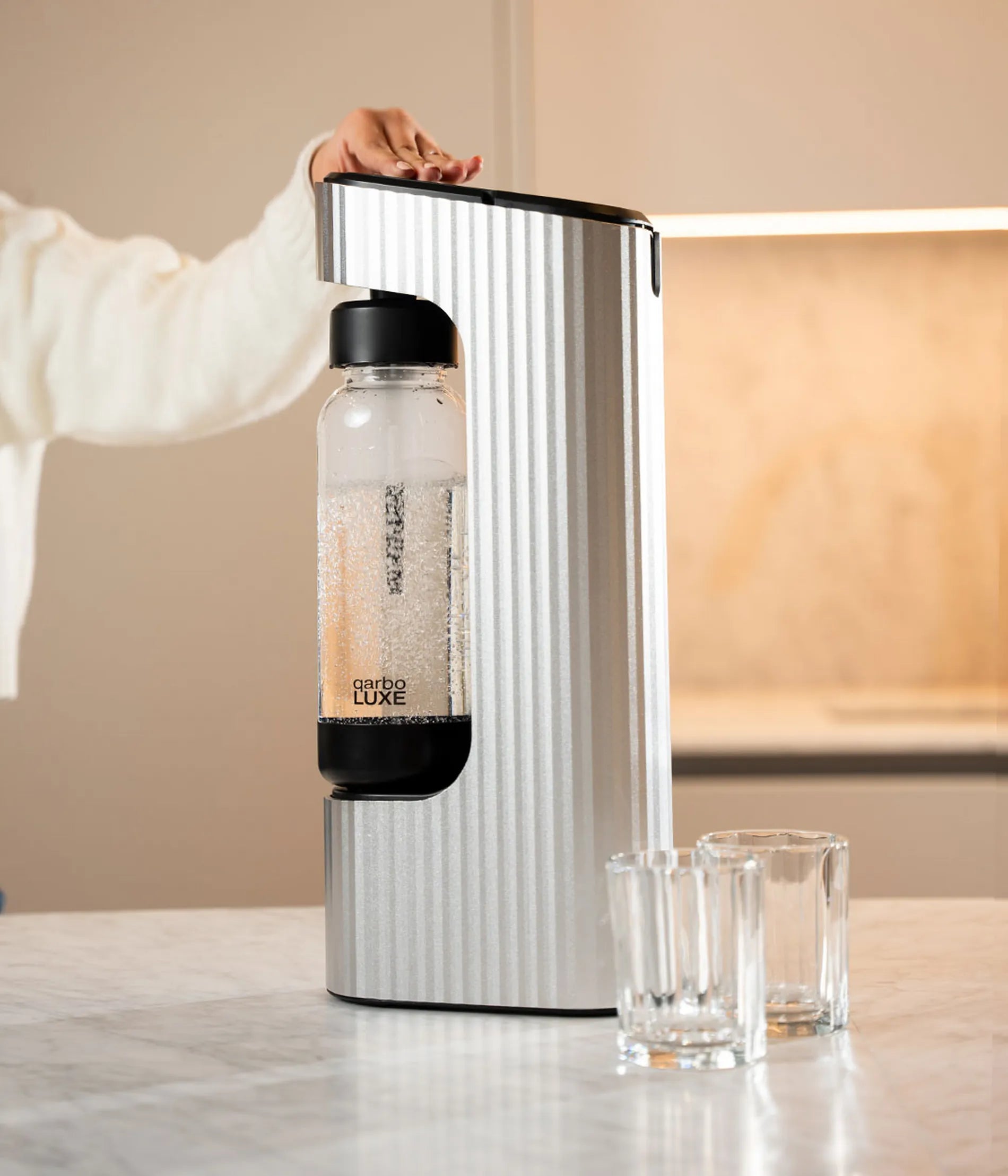 How to make sparkling water at home with Seleo Qarbo - حضر مياهك الغازية الطازجة في المنزل بسهولة مع سيلو كاربو ، أفضل تجربة صودا منزلية في الكويت - Simple one-touch carbonation.